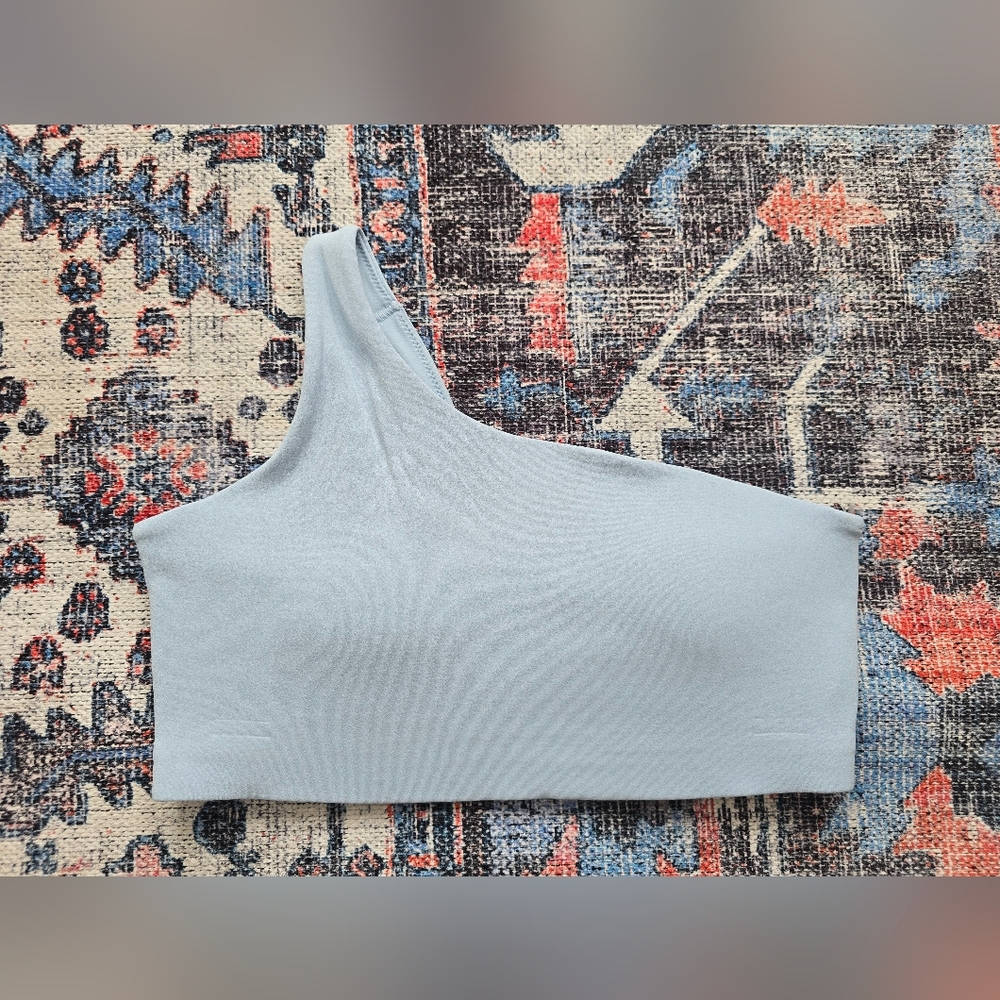 NWT Nike Zenvy Sports Bra